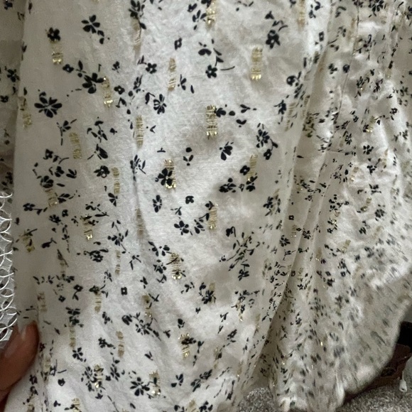 Vince Camuto white black & gold short baloon sleeved blouse NWOT SIZE SMALL - Picture 4 of 7